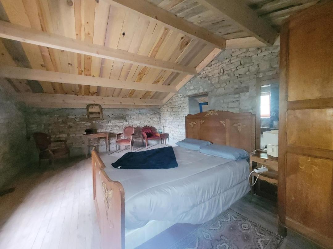 Nuit Insolite, Chambre Au Dessus D'Une Etable La Chapelle-Themer Luaran gambar