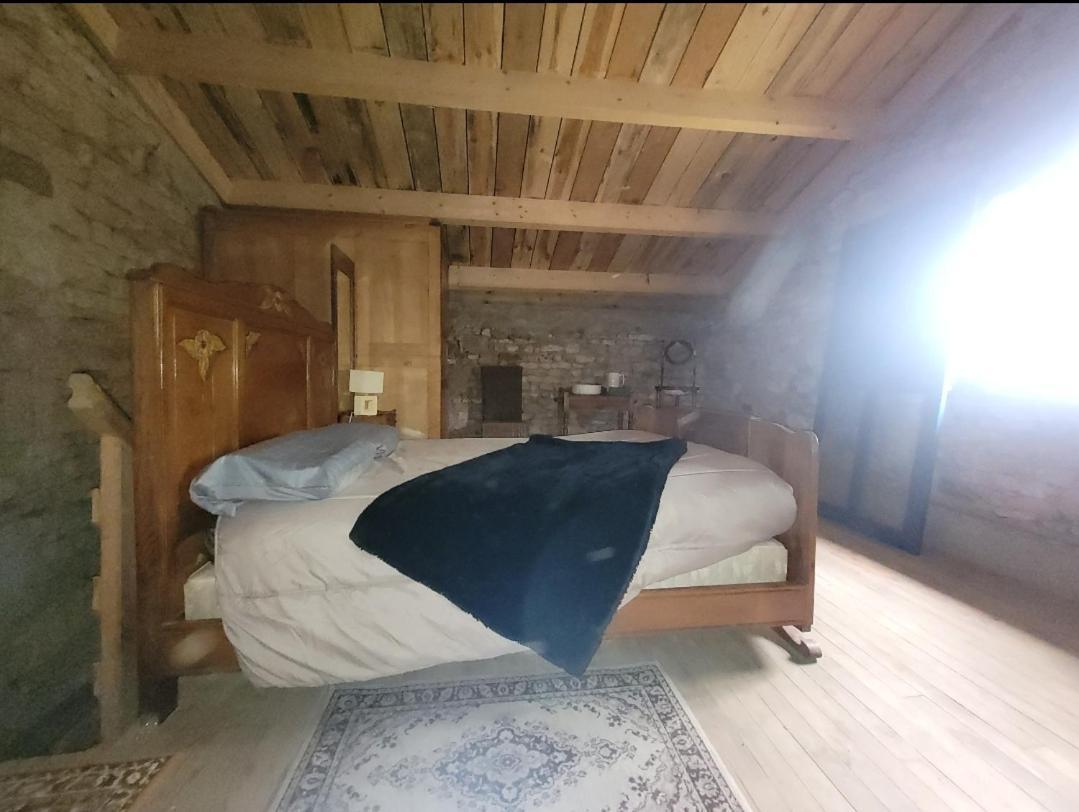 Nuit Insolite, Chambre Au Dessus D'Une Etable La Chapelle-Themer Luaran gambar