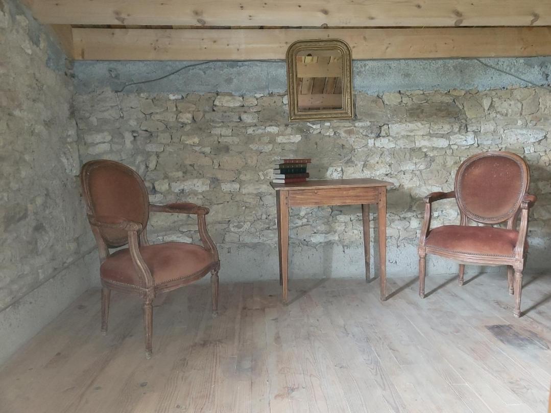 Nuit Insolite, Chambre Au Dessus D'Une Etable La Chapelle-Themer Luaran gambar