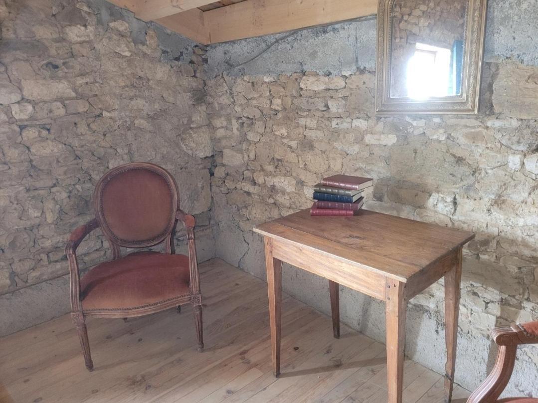 Nuit Insolite, Chambre Au Dessus D'Une Etable La Chapelle-Themer Luaran gambar